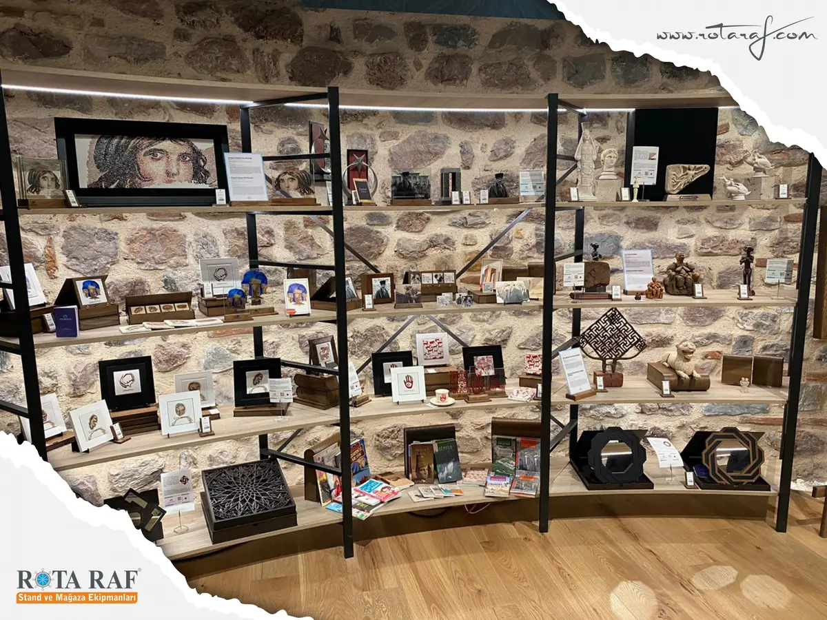 Hediyelik eşya rafları