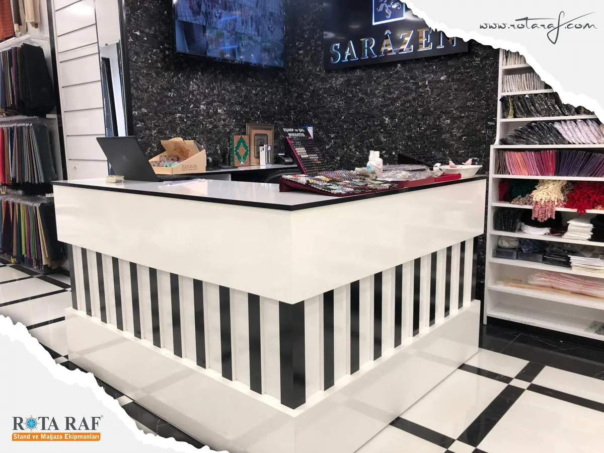 Zebra desenli karşılama bankosu